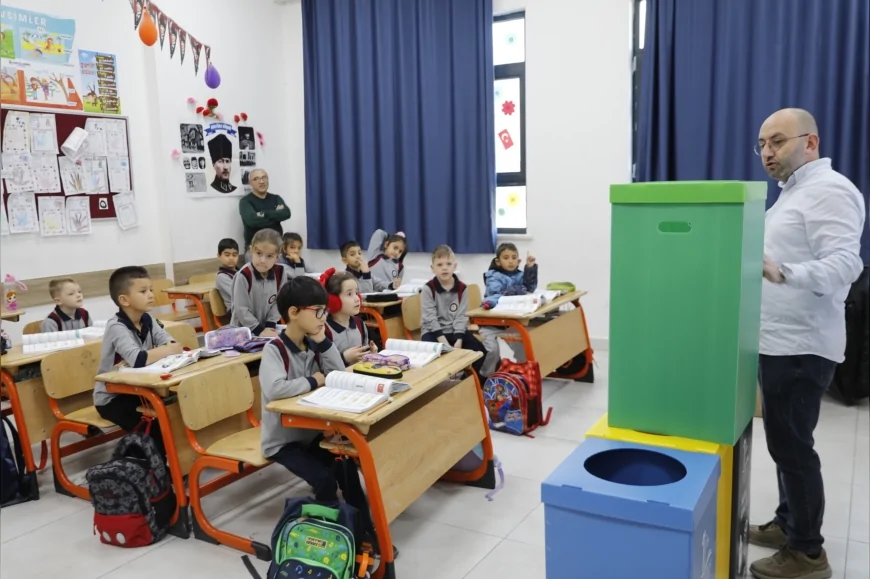 Seferihisar Belediyesi’nden Okullarda Sıfır Atık Hamlesi: Öğrencilere Erken Yaşta Çevre Bilinci Aşılanıyor