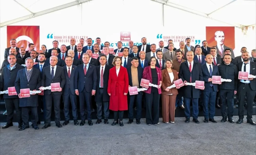 Türkiye Belediyeler Birliği Başkan Vekili Vahap Seçer: “55 Belediyeye 59 Hizmet Aracı Teslim Edildi”