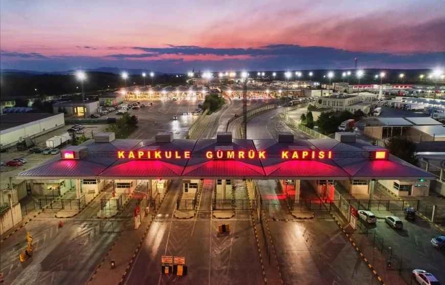 Kapıkule Gümrük Kapısı’nda ticari araç geçişinde tarihi rekor: Bir günde 3 bin 442 işlemle en yüksek seviye görüldü