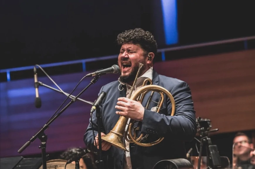 İzmir Büyükşehir Belediyesi İzmir Oda Orkestrası Yeni Yıl Konseri’nde Latin ezgileriyle salonu dans pistine çevirdi