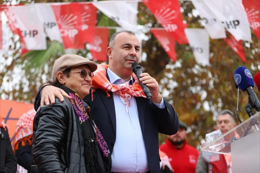 CHP İzmir İl Başkanı Çağatay Güç Gümüldür’de mandalina üreticilerine seslendi: “Üretici yalnız değildir bu toprak sahipsiz değildir”