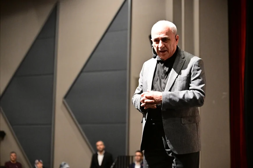 Şair Nurullah Genç “Başarı Bedel İster” Programında Yıldırımlılarla Buluşarak Kültür ve Medeniyet Üzerine Dikkat Çeken Mesajlar Verdi