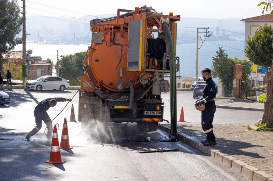 İZSU Yağış Öncesi Altyapı Seferberliği Başlattı: 12 İlçede Binlerce Yağmur Suyu Izgarası Temizlendi