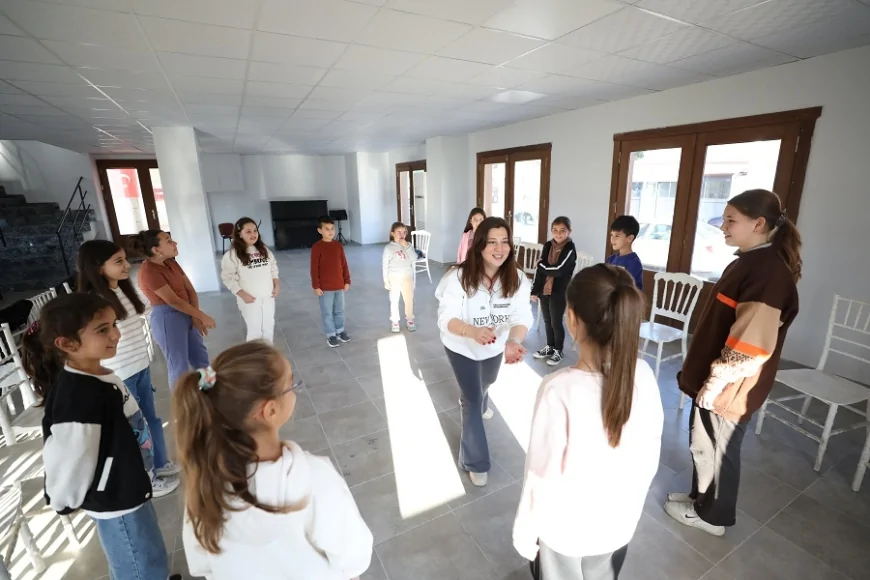 Menderes Belediyesi Özdere Atatürk Kültür Merkezi’nde Çocuklara Süreklilik Esaslı Tiyatro Eğitimi Başlattı