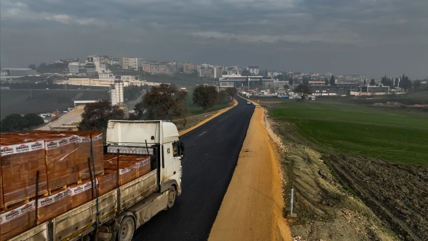 Bursa Büyükşehir Belediyesi’nin asfalt çalışması sonrası Çamlık Bulvarı ulaşımda hız ve konfora yeniden kavuştu