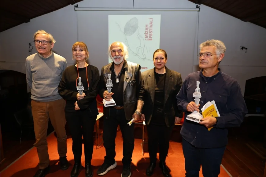 9. İzmir Mizah Festivali Efes Selçuk’ta paneller, atölyeler ve ustalara saygı buluşmalarıyla üçüncü gününde yoğun ilgi gördü