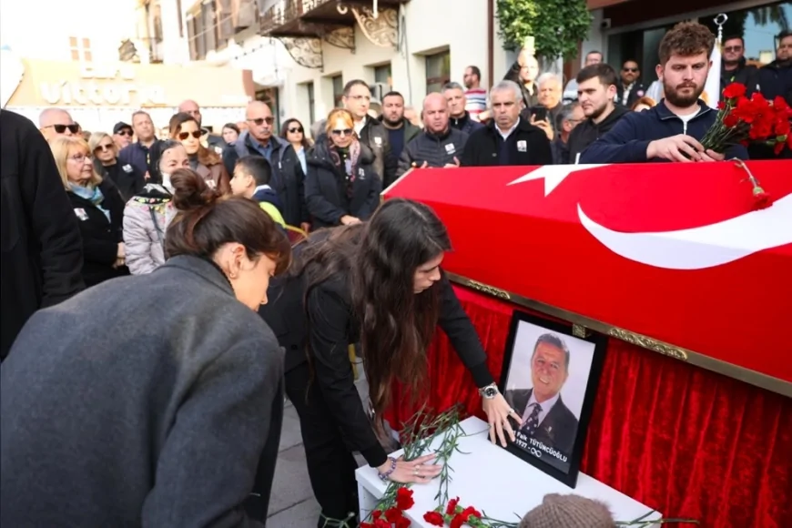 Çeşme’de Dört Dönem Başkanlık Yapan Ahmet Faik Tütüncüoğlu Türk Bayrağına Sarılı Tabutuyla Son Yolculuğuna Uğurlandı