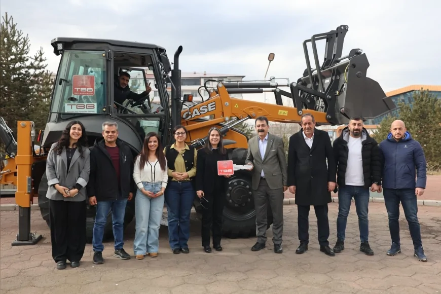 Ağrı Belediyesi Araç Filosunu Genişletti TBB Desteğiyle Yeni İş Makinesi Hizmete Alındı