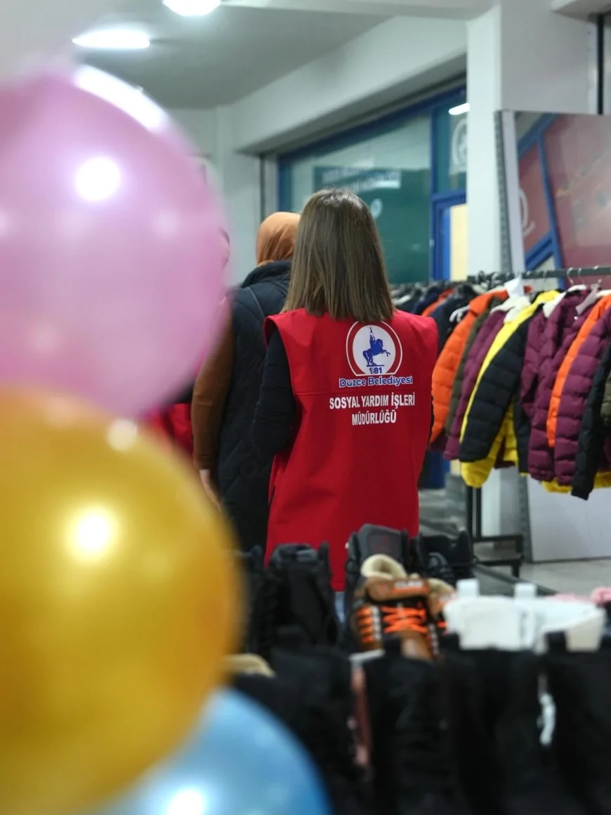 Düzce Belediyesi’nden Soğuk Kış Günlerinde Dayanışma: “Bir Bot Bir Mont Kampanyası” Bu Yıl da Başladı