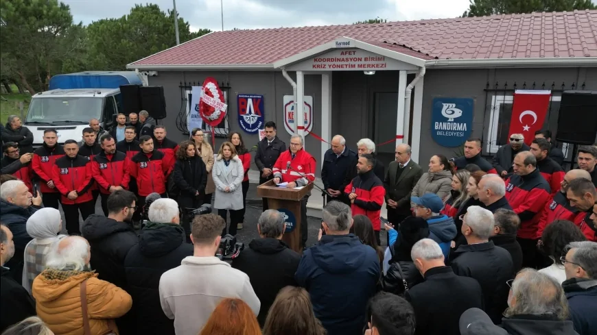 Bandırma Belediye Başkanı Dursun Mirza: “Afetlere hazırlık bir tercih değil zorunluluktur” diyerek Afet Koordinasyon Birimi açılışını yaptı