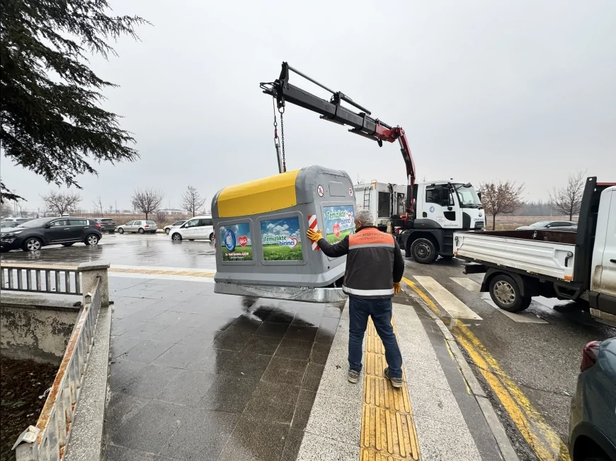 Çorum Belediyesi Çepni Mahallesi’nde El Değmeden Kullanılan Yeni Nesil Çöp Konteynerlerine Geçiyor