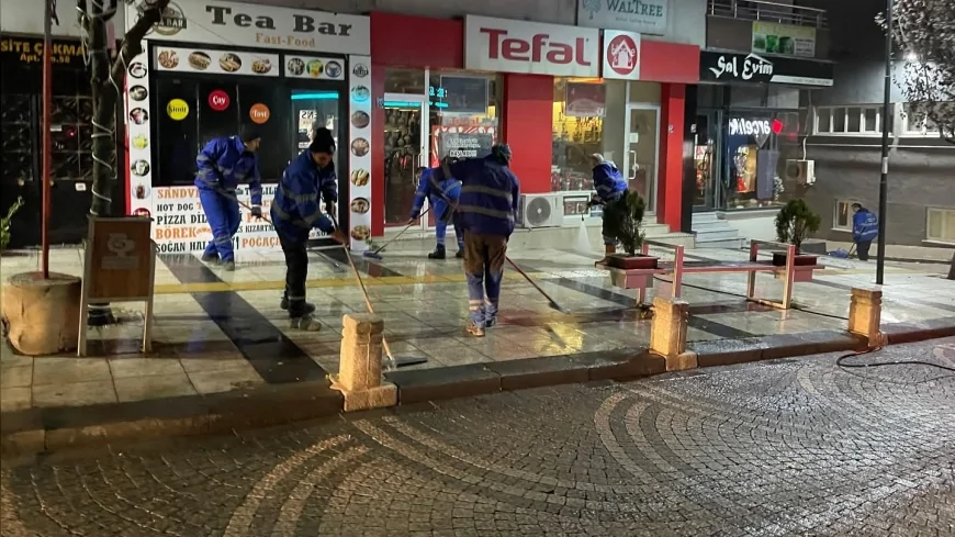Bandırma Belediyesi Yeni Yıl Öncesi Temizlik Seferberliği Başlattı Kent Genelinde Dört Günlük Yoğun Mesai