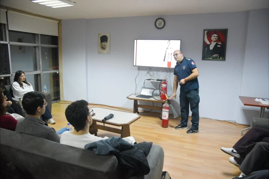 Giresun İtfaiye Müdürlüğü Tıp Fakültesi Öğrencilerine Yangın Güvenliği Eğitimi Verdi