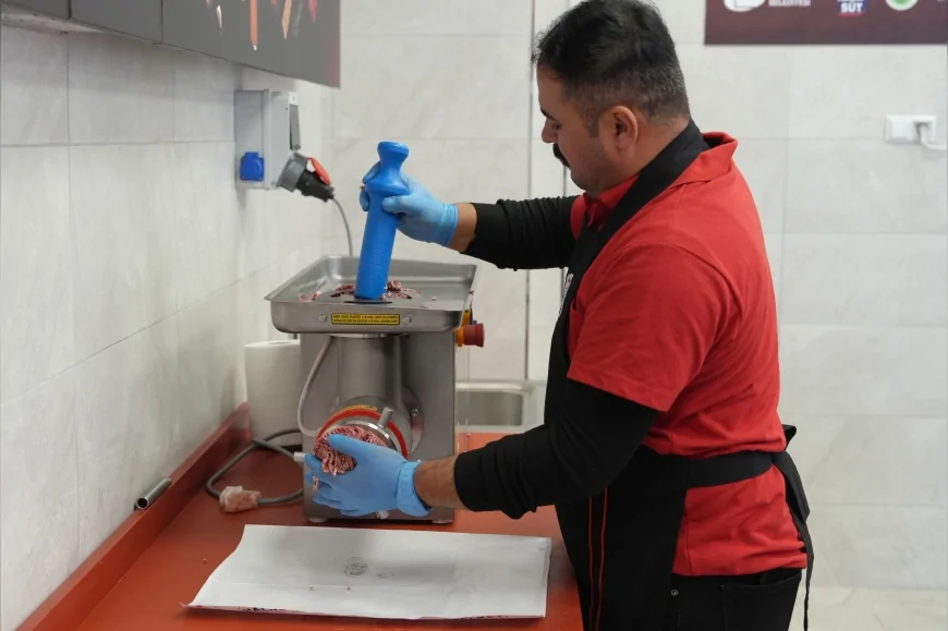 Eskişehir Büyükşehir Belediye Başkanı Ayşe Ünlüce: “Söz vermiştik” Halk Et Market iki yeni şubeyle büyüdü