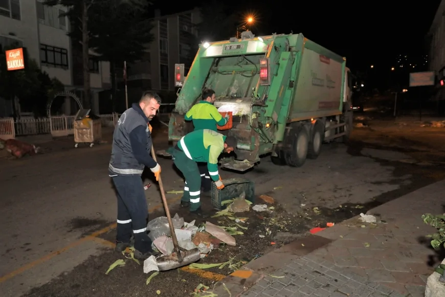 Keçiören’de Semt Pazarlarının Ardından Gece Mesaisiyle Hijyen Seferberliği Sürdürülüyor