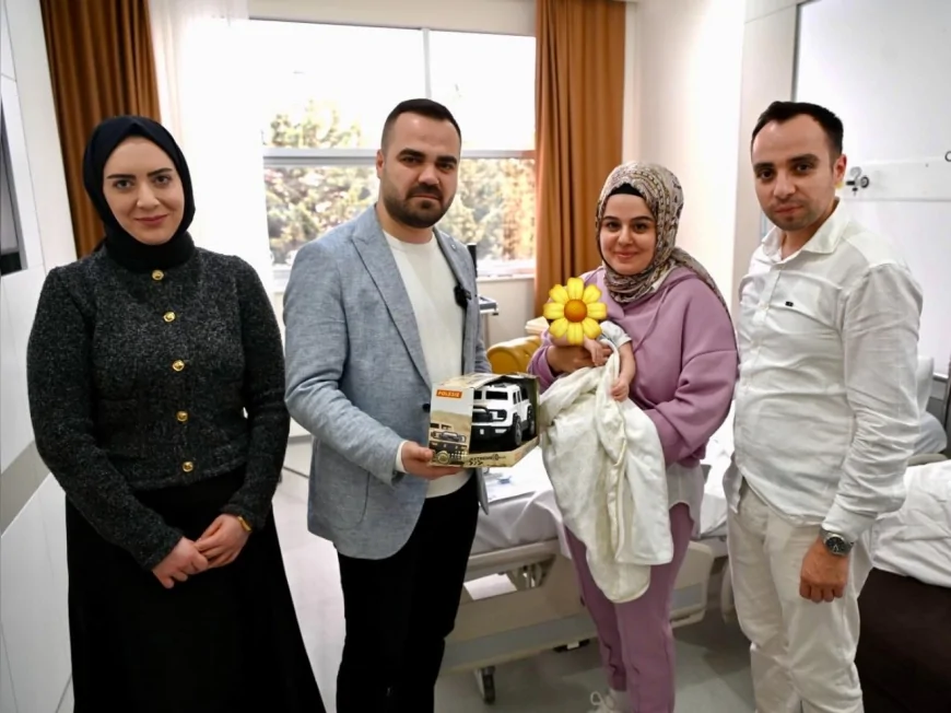 YALOVA BELEDİYESİ SOSYAL HİZMETLER MÜDÜRLÜĞÜ’NDEN HASTALARA VE YENİ DOĞAN BEBEKLERE ANLAMLI ZİYARET