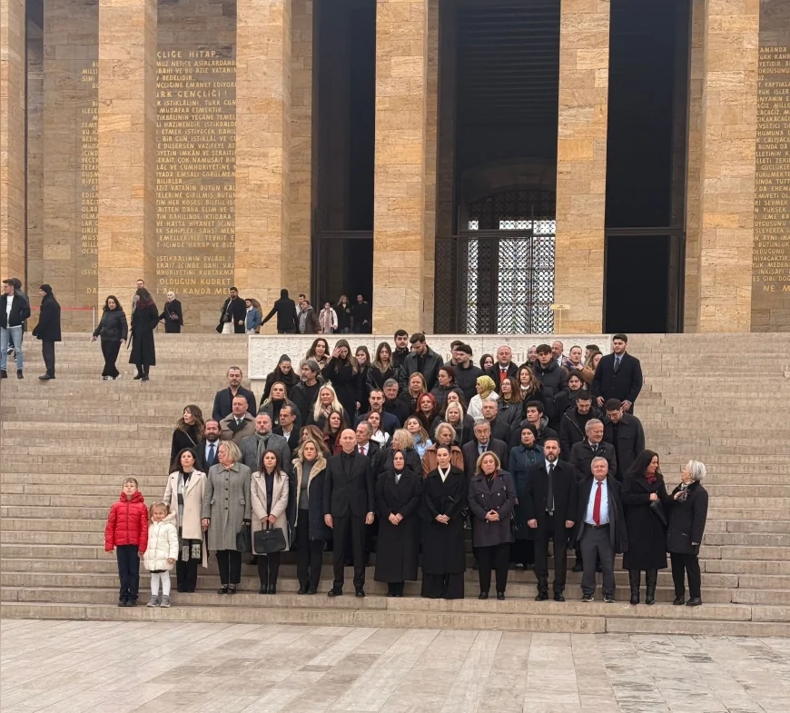 Balkan Ülkeleri Kültürel Araştırmalar ve Eğitim Vakfı Başkanı Hıfzı Kurusa Anıtkabir’de: “Yeni bir sorumluluk üstlenmiş insanlar olarak huzurunuzdayız”