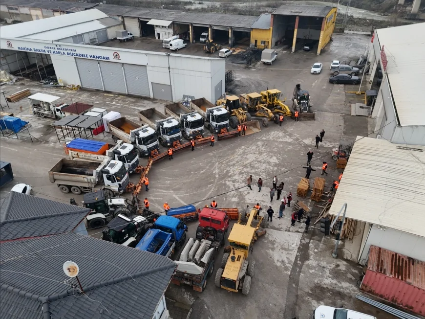 Düzce Belediyesi Karla Mücadeleye Hazır: 200 Personel ve 33 İş Makinesi 24 Saat Sahada Olacak