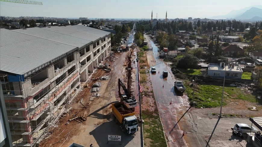 ASAT Akdeniz Sanayi Sitesi bölgesinde yeni kanalizasyon hattı imalatına başladı