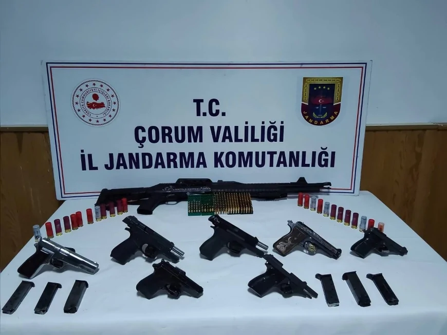 Çorum Bayat’ta Silah Kaçakçılarına Jandarma Operasyonu Çok Sayıda Silah Ele Geçirildi