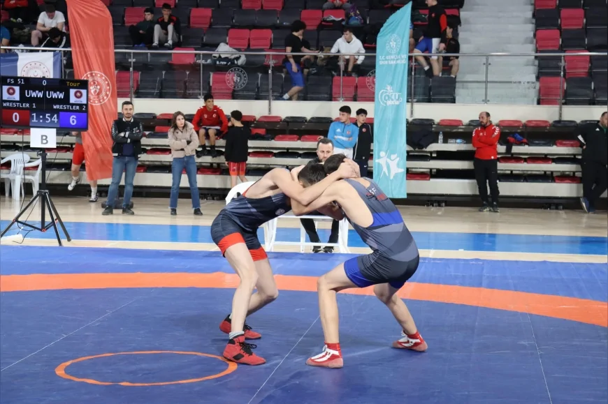 Gençlik ve Spor İl Müdürü: “21 ilden 133 sporcunun katıldığı güreş müsabakaları Çorum’da başladı”