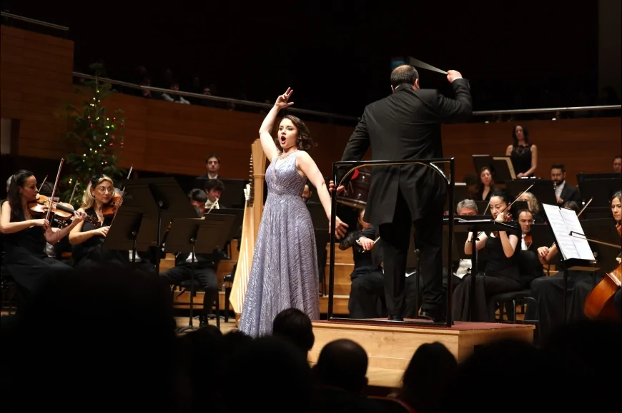 İzmir Devlet Senfoni Orkestrası Yeni Yıl Öncesi Konserde Kutay Maktay Yönetiminde Sahne Aldı