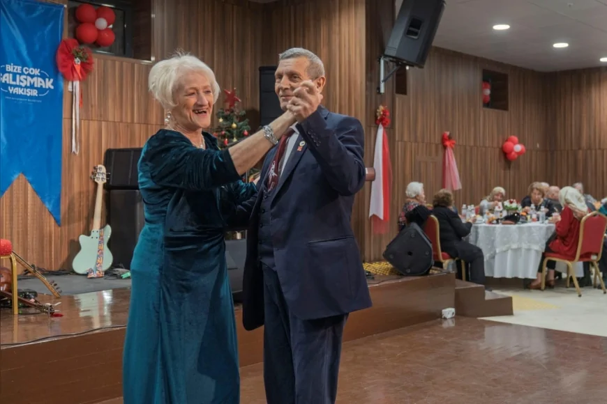 İzmir Büyükşehir Belediyesi Huzurevinde Yeni Yıl Buluşması: “Bu Şehirde Kimse Yalnız Değil”