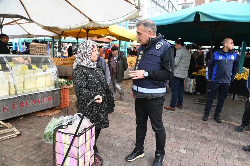 Manisa Büyükşehir Belediyesi Perşembe Pazarı’nda Hoş Geldin Masası’nı Hizmete Aldı Vatandaş ve Esnaftan Tam Not