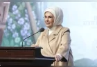 Cumhurbaşkanı Recep Tayyip Erdoğan’ın eşi Emine Erdoğan: “Bilgi ve erdemle güçlenen öğrencilerimizin yolu açık olsun”