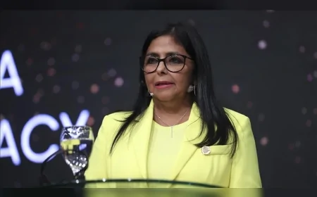 Venezuela Yüksek Adalet Mahkemesi Delcy Rodriguez’i Geçici Devlet Başkanı Olarak Görevlendirdi