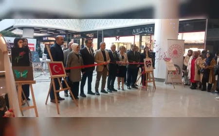 Çorum Sosyal Yardımlaşma ve Dayanışma Vakfı Aile Destek Merkezi Kermesi AHL Park AVM’de Açıldı El Emeği Ürünler Ziyaretçilerle Buluştu