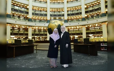 Emine Erdoğan, Malezya Başbakanı’nın eşi Wan Azizah İsmail ile Millet Kütüphanesi ve Yaşayan Miras Okulu’nu ziyaret etti