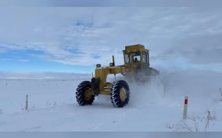 Kayseri Büyükşehir Belediyesi, gece yarısından sabaha kadar 5 ilçede 72 mahalle yolunu ulaşıma açtı