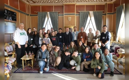 Yunusemre Belediye Başkanı Semih Balaban: “Sanat farklı dilleri ortak duyguda buluşturur”