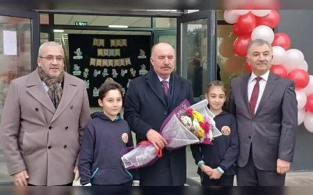 ÇORUM KOCATEPE İLKOKULU’NDA YARIYIL KARNE HEYECANI VALİ ALİ ÇALGAN ÖĞRENCİLERLE BULUŞTU