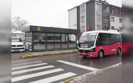 Düzce Belediyesi Öz Kaynaklarıyla Üretti Akıllı Duraklar Vatandaştan Tam Not Aldı: “Böyle Duraklar İstanbul’da Dahi Yok”