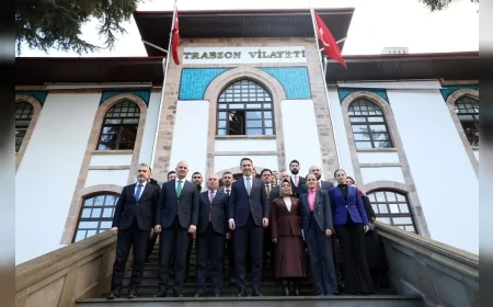 Enerji ve Tabii Kaynaklar Bakanı Alparslan Bayraktar Trabzon’da Gençlerle Buluştu: “Motivasyon ve Başarı Kaynağı Çok Çalışmaktır”