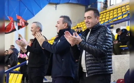 Sungurlu Belediyespor Sahasında Kağıtspor’u Set Vermeden 3-0 Mağlup Etti