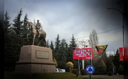 Eskişehir Büyükşehir Belediyesi “2026 Eskişehir Yılı” İçin Kenti Afişlerle Donattı, Hazırlıklar Hız Kazandı