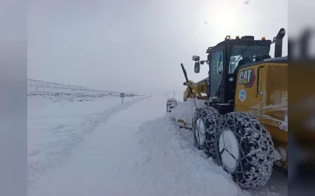 Kayseri Büyükşehir Belediyesi Kar ve Tüpüye Rağmen 11 İlçede 197 Kırsal Mahalle Yolunu Ulaşıma Açtı