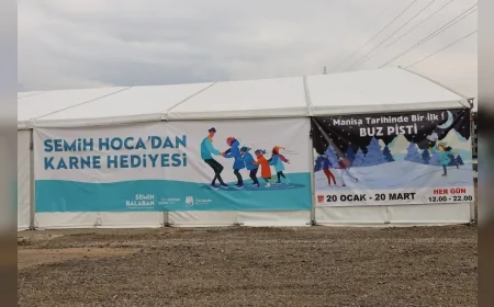 Yunusemre Belediye Başkanı Semih Balaban: “Çocuklarımızın mutluluğu her şeye değer” diyerek karne hediyesi buz pistini duyurdu