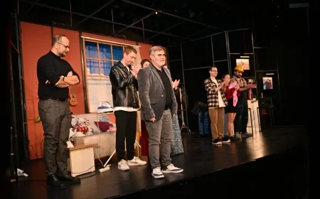 Şiddetli Geçimsizlik Oyunu Manisa’da Dünya Prömiyeri Yaptı Sahne Sanatseverlerle Doldu