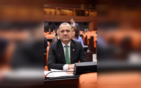 CHP Tekirdağ Milletvekili İlhami Özcan Aygun : “TÜRK BAYRAĞI MİLLETİMİZİN ONURU VE BAĞIMSIZLIĞININ SEMBOLÜDÜR”