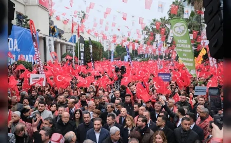 Adana Büyükşehir Belediye Başkanı Zeydan Karalar’ın Tutukluluğunun 200. Gününde On Binlerce Adanalı “Özgürlük ve Adalet” İçin Yağmura Rağmen Alanlara Aktı