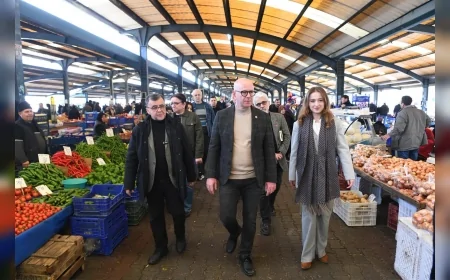 Altıeylül Belediye Başkanı Hakan Şehirli Pazar Pazarı’nda Esnaf ve Vatandaşlarla Bir Araya Geldi