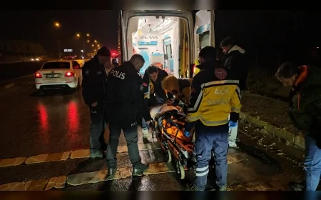 Çorum-Ankara Kara Yolunda Feci Kaza: Karşı Şeride Geçen Otomobil Refüje Çarptı 1 Yaralı