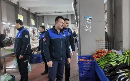 Marmaris’te Pazaryerlerinde Denetimler Sürüyor: Zabıta Ekipleri Düzeni ve Halk Sağlığını Mercek Altına Aldı