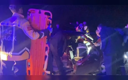 Çorum-İskilip Kara Yolunda İki Otomobil Çarpıştı, Deliler Köyü Mevkiinde 8 Kişi Yaralandı