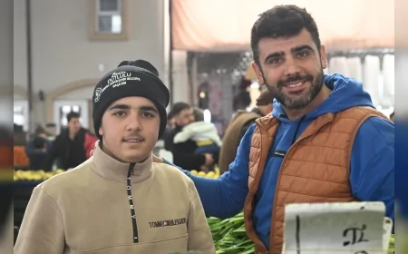 Salihli Çarşamba Pazarı’nda Esnafa Soğuk Havalara Karşı Eldiven ve Bere Desteği