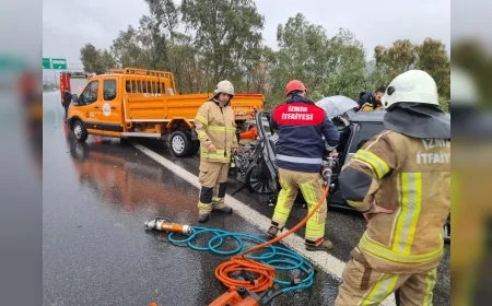 İzmir Çevre Yolu Uzundere’de 4 Araçlı Zincirleme Kazada İtfaiyeden 5 Dakikalık Hayat Kurtaran Müdahale